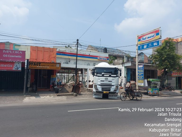 konstruksi indomaret srengat blitar