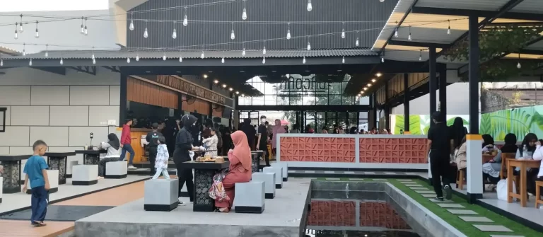 toko berdesain unik dan menarik mie gacoan