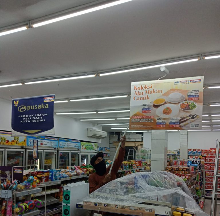 proses pengecatan plafon