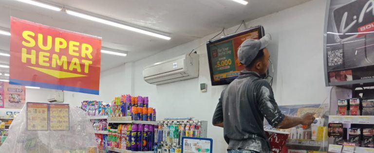 pengecatan tembok interior indomaret