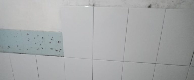 sebelum pemasangan keramik toilet minimarket