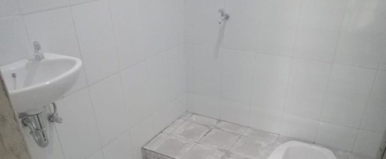 hasil tiling toilet indomaret