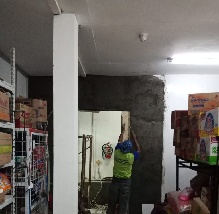 renovasi tembok minimarket